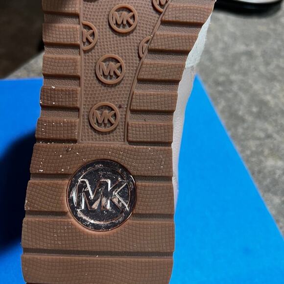 Michael Kors women’s fashion sneakers, lace up, rose gold, women's size 8M, - Picture 8 of 9